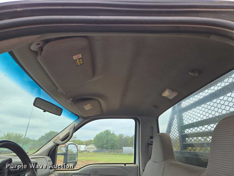 image for item EU3953 2001 Ford F350 Super Duty XLT flatbed pickup truck