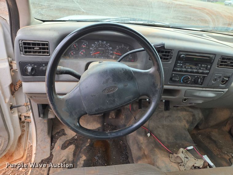 image for item EU3953 2001 Ford F350 Super Duty XLT flatbed pickup truck