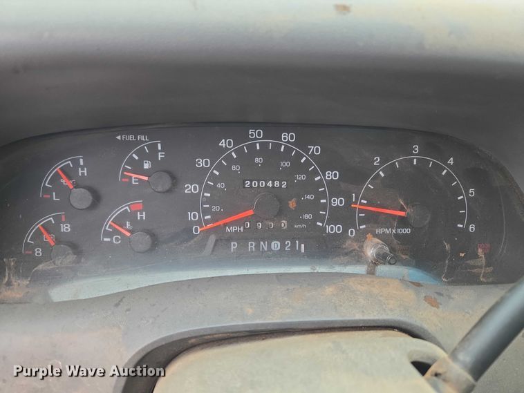 image for item EU3953 2001 Ford F350 Super Duty XLT flatbed pickup truck