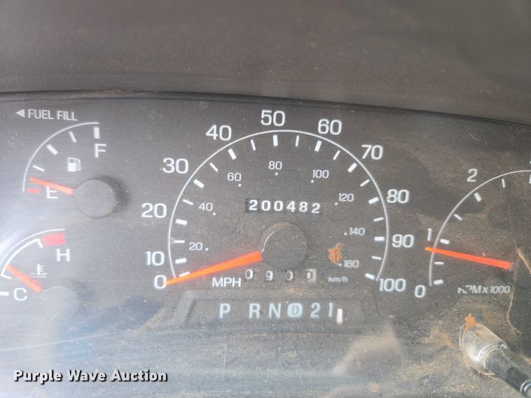 image for item EU3953 2001 Ford F350 Super Duty XLT flatbed pickup truck