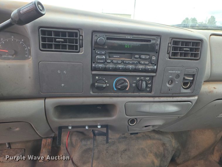 image for item EU3953 2001 Ford F350 Super Duty XLT flatbed pickup truck