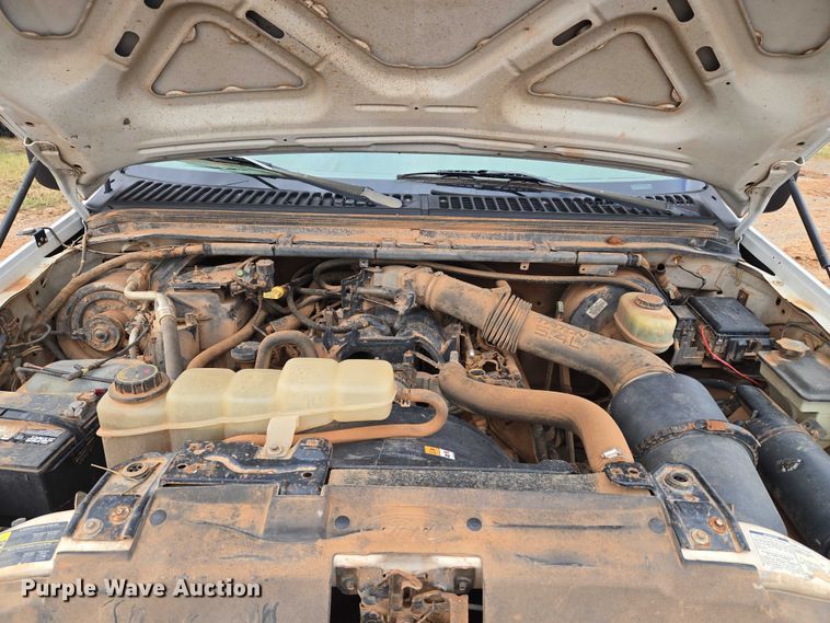 image for item EU3953 2001 Ford F350 Super Duty XLT flatbed pickup truck