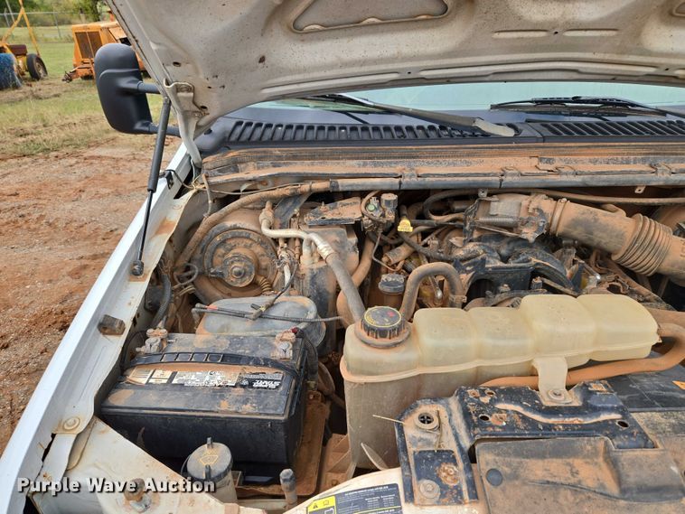 image for item EU3953 2001 Ford F350 Super Duty XLT flatbed pickup truck