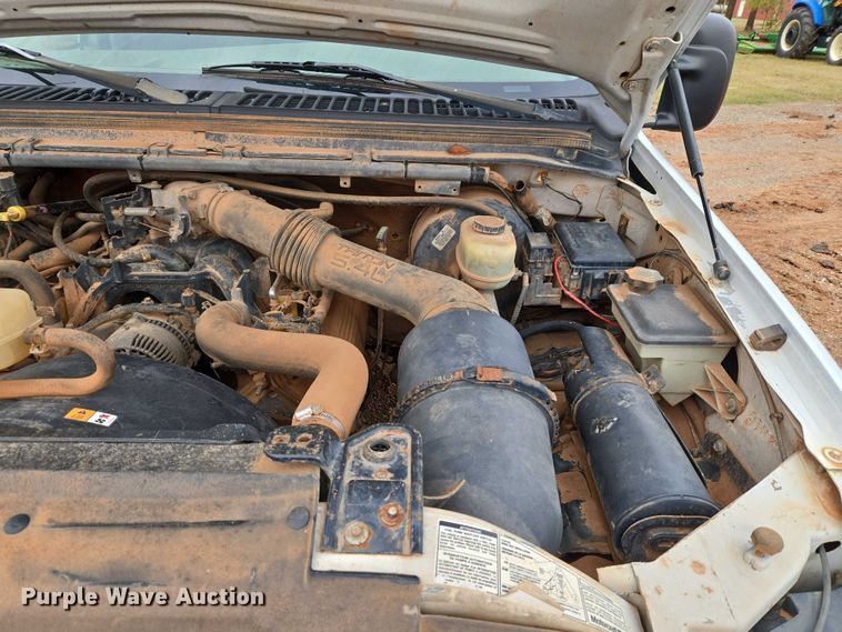 image for item EU3953 2001 Ford F350 Super Duty XLT flatbed pickup truck