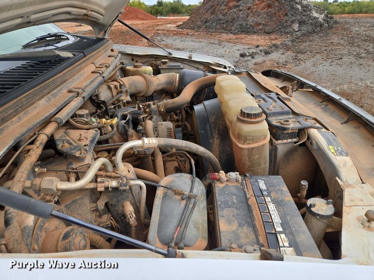 image for item EU3953 2001 Ford F350 Super Duty XLT flatbed pickup truck