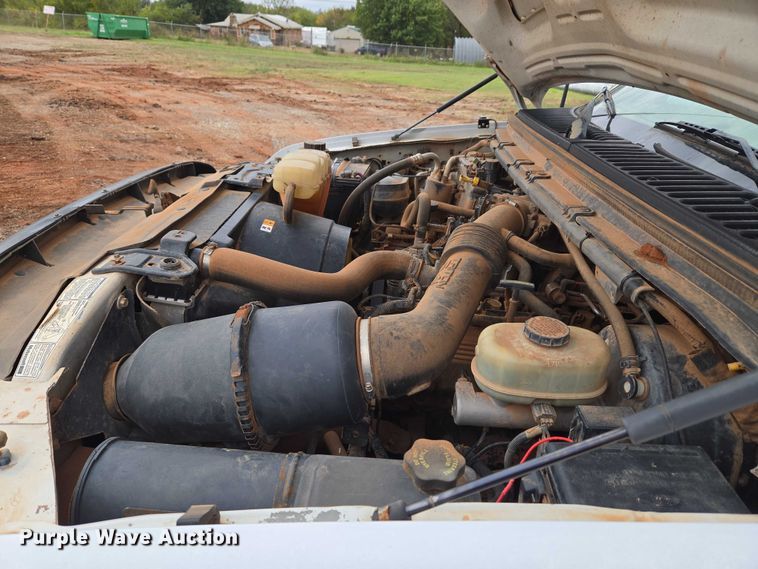 image for item EU3953 2001 Ford F350 Super Duty XLT flatbed pickup truck