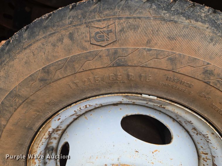 image for item EU3953 2001 Ford F350 Super Duty XLT flatbed pickup truck