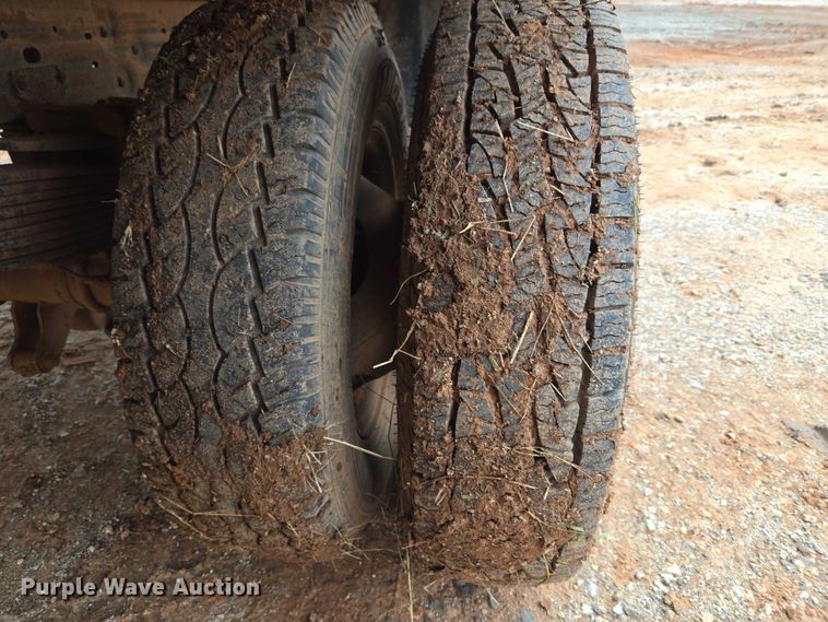 image for item EU3953 2001 Ford F350 Super Duty XLT flatbed pickup truck