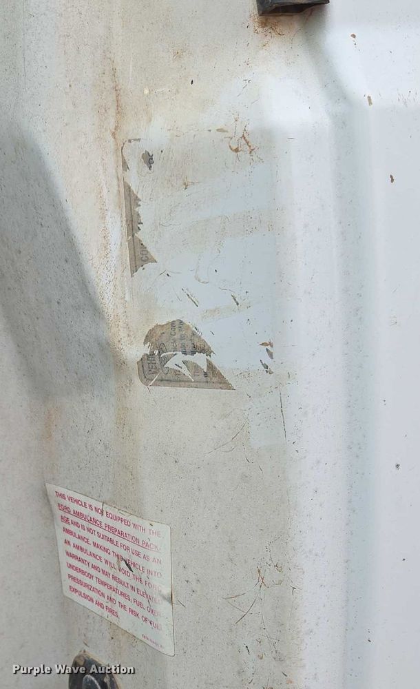 image for item EU3953 2001 Ford F350 Super Duty XLT flatbed pickup truck