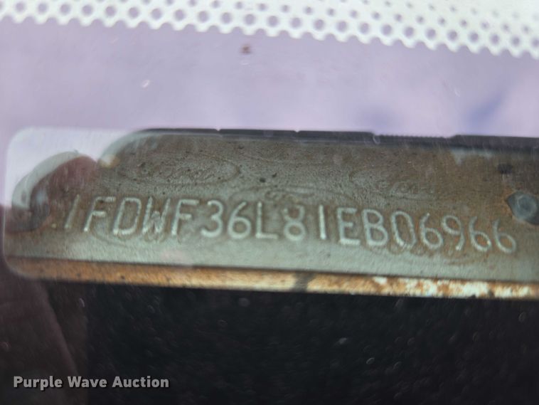 image for item EU3953 2001 Ford F350 Super Duty XLT flatbed pickup truck