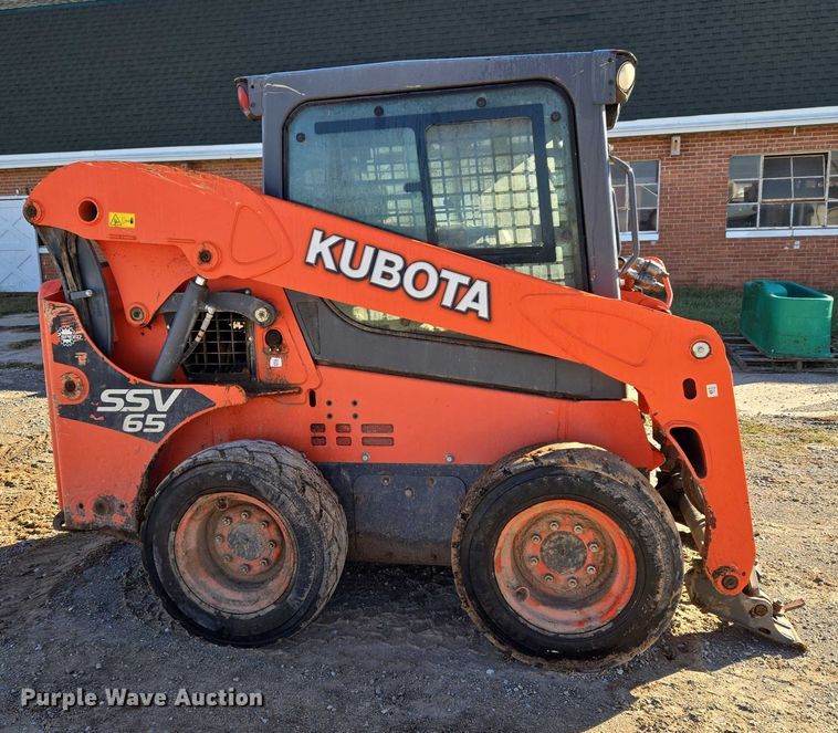 image for item EU3991 2016 Kubota SSV65 skid steer loader