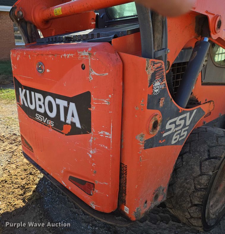 image for item EU3991 2016 Kubota SSV65 skid steer loader