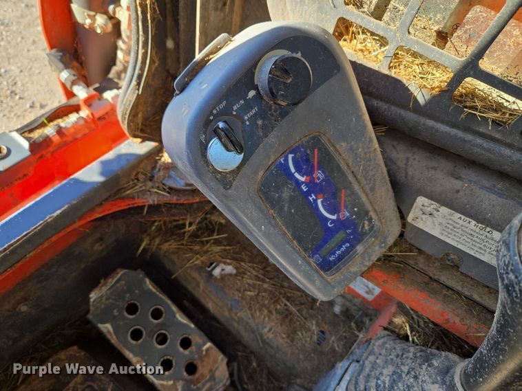 image for item EU3991 2016 Kubota SSV65 skid steer loader