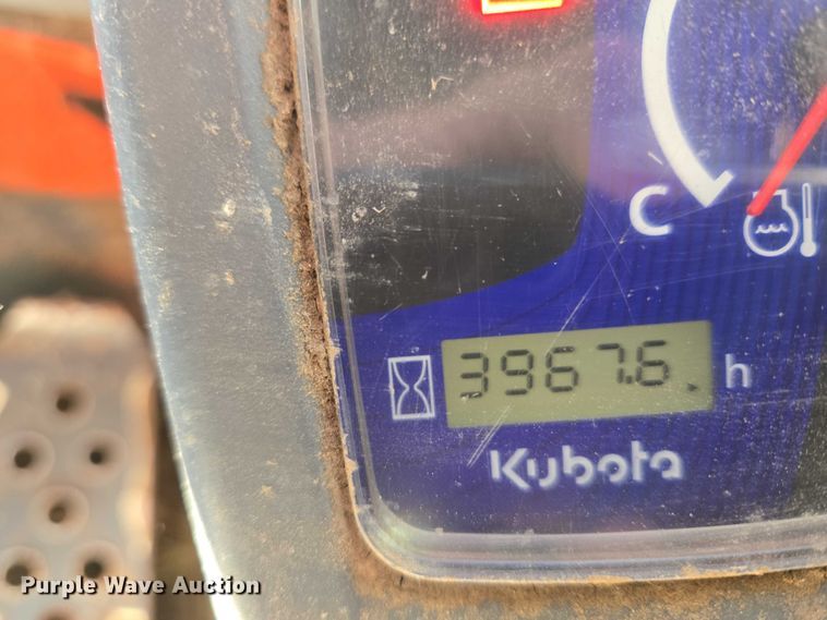 image for item EU3991 2016 Kubota SSV65 skid steer loader