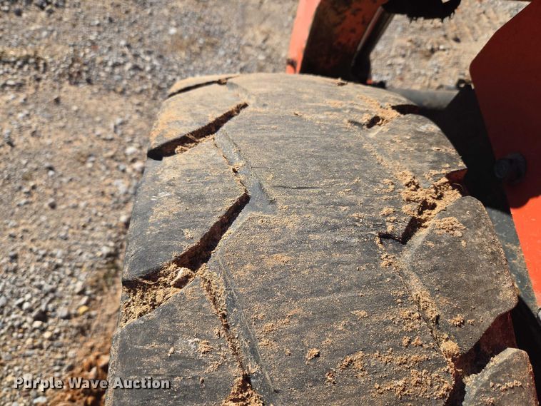 image for item EU3991 2016 Kubota SSV65 skid steer loader