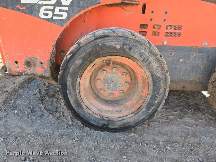 image for item EU3991 2016 Kubota SSV65 skid steer loader