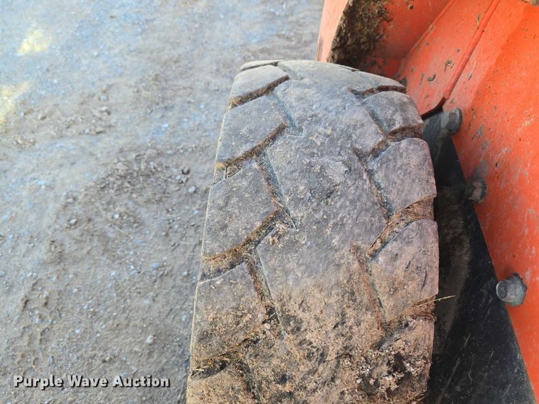 image for item EU3991 2016 Kubota SSV65 skid steer loader