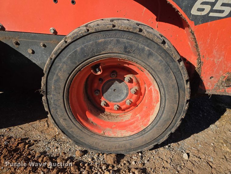 image for item EU3991 2016 Kubota SSV65 skid steer loader