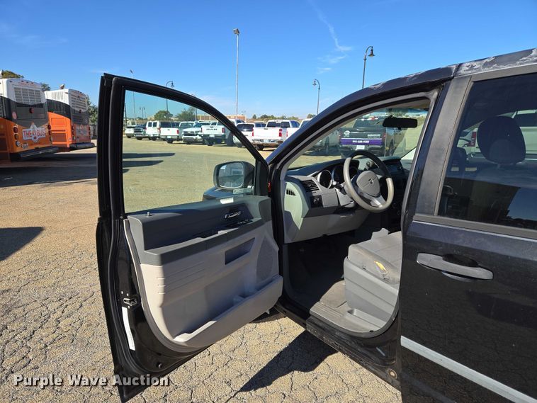 image for item EU3992 2008 Dodge Grand Caravan van