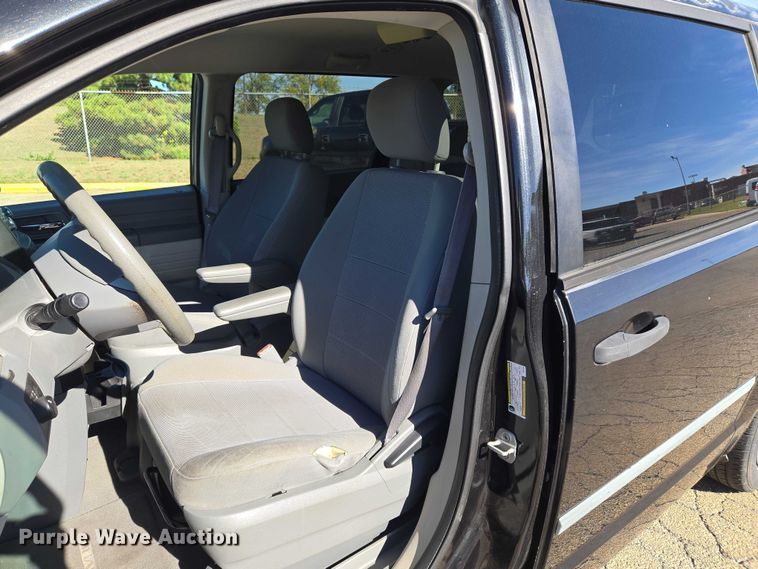 image for item EU3992 2008 Dodge Grand Caravan van