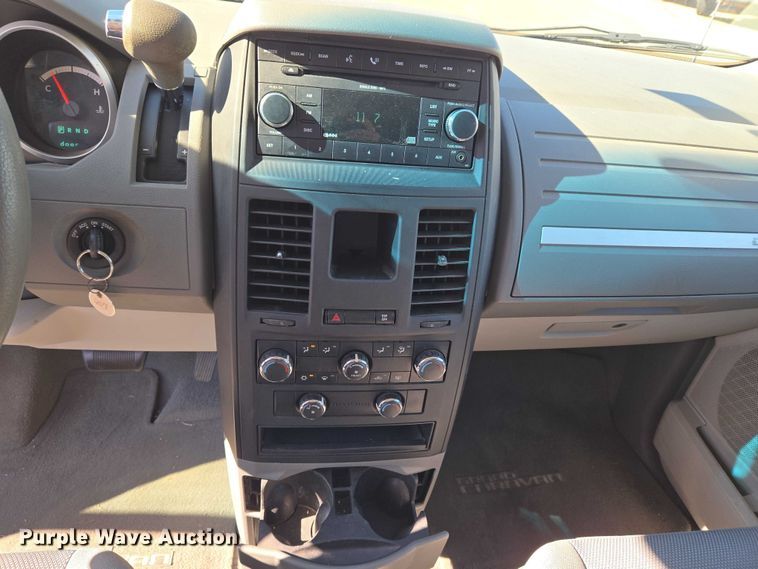 image for item EU3992 2008 Dodge Grand Caravan van