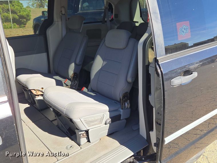 image for item EU3992 2008 Dodge Grand Caravan van