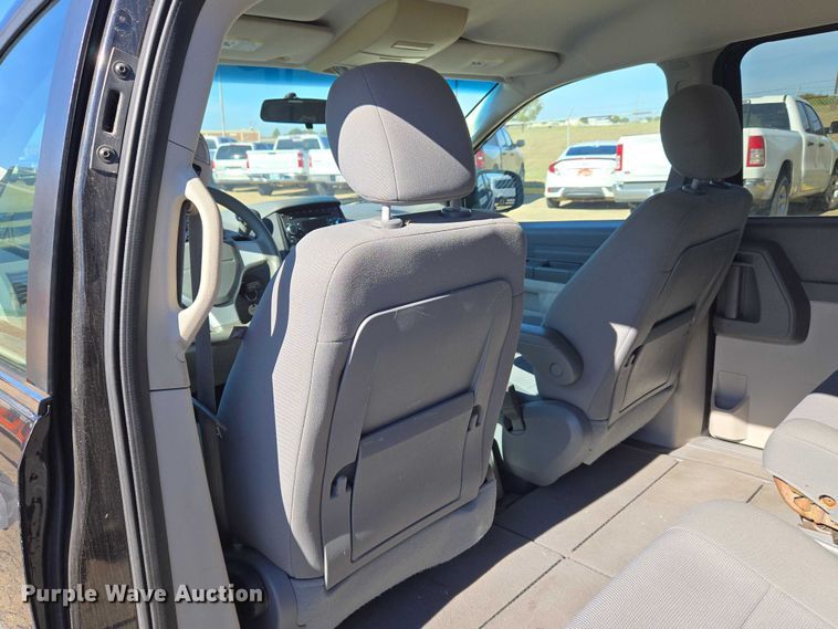 image for item EU3992 2008 Dodge Grand Caravan van