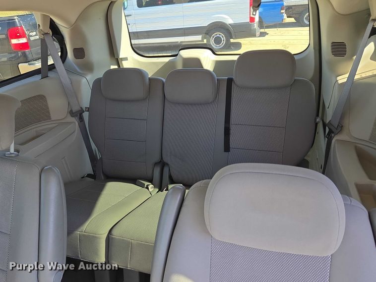 image for item EU3992 2008 Dodge Grand Caravan van