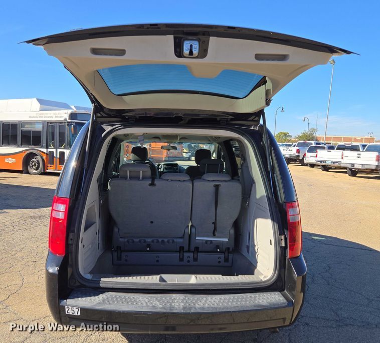 image for item EU3992 2008 Dodge Grand Caravan van