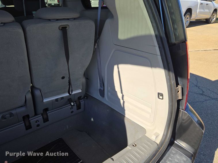 image for item EU3992 2008 Dodge Grand Caravan van