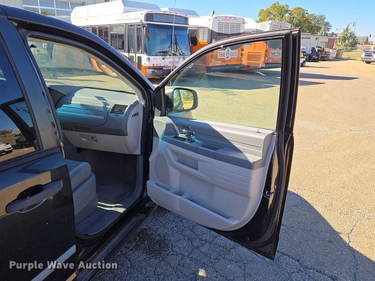 image for item EU3992 2008 Dodge Grand Caravan van