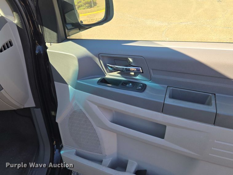 image for item EU3992 2008 Dodge Grand Caravan van