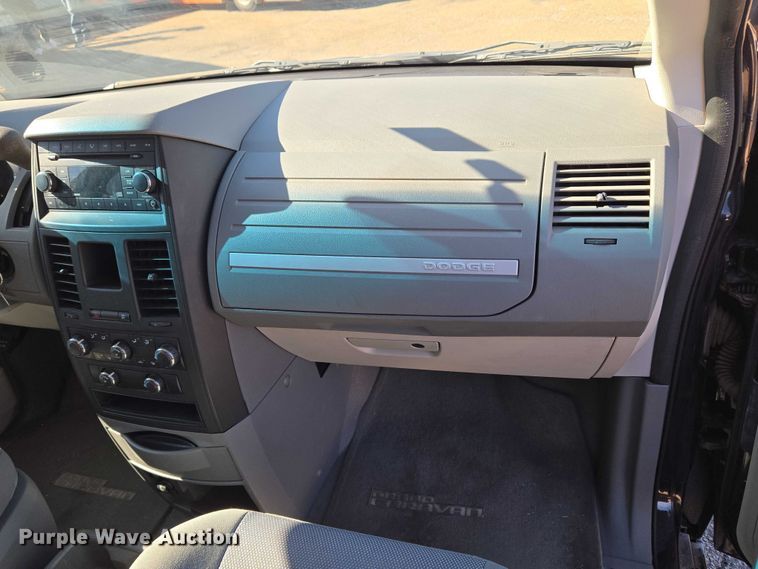 image for item EU3992 2008 Dodge Grand Caravan van