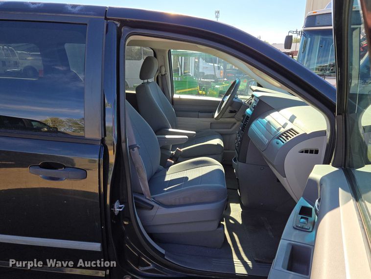 image for item EU3992 2008 Dodge Grand Caravan van