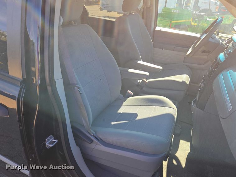 image for item EU3992 2008 Dodge Grand Caravan van