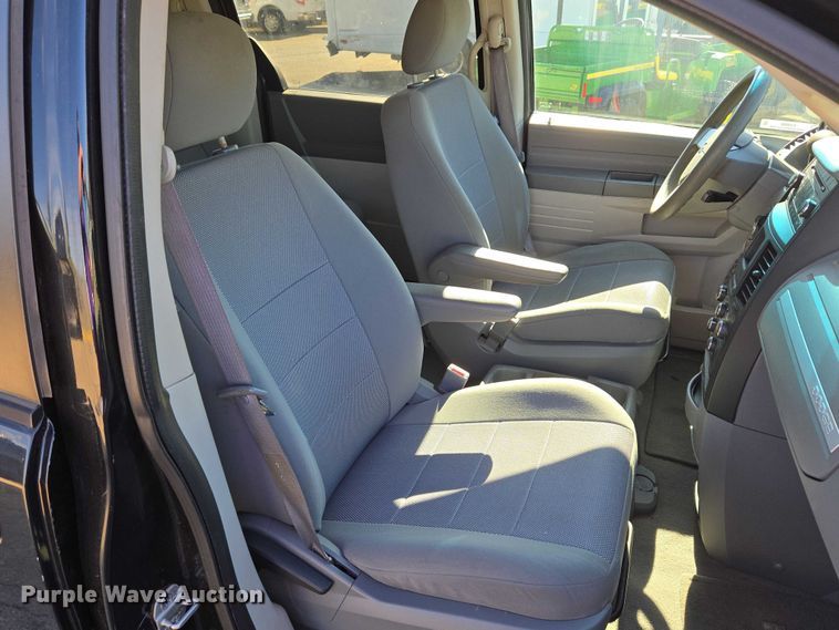 image for item EU3992 2008 Dodge Grand Caravan van