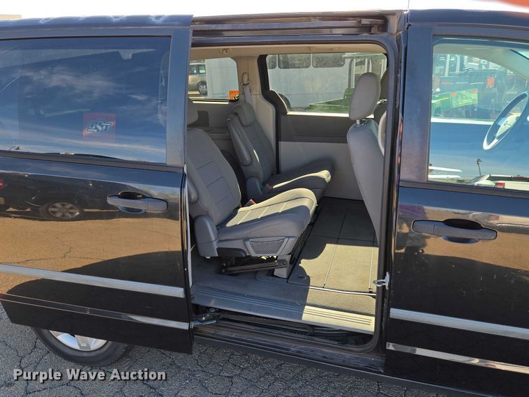 image for item EU3992 2008 Dodge Grand Caravan van