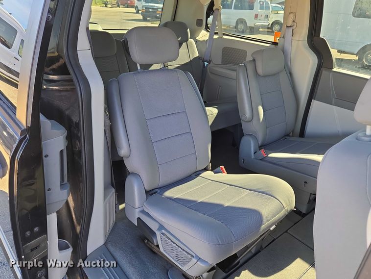 image for item EU3992 2008 Dodge Grand Caravan van