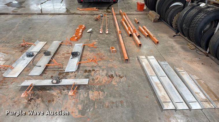 image for item EU5207 Dragon DS24 skid steer concrete screed