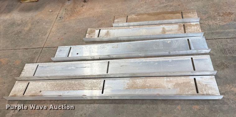 image for item EU5207 Dragon DS24 skid steer concrete screed