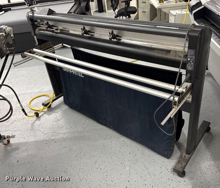 image for item EU5222 Graphtec FC8000-130 cutting plotter