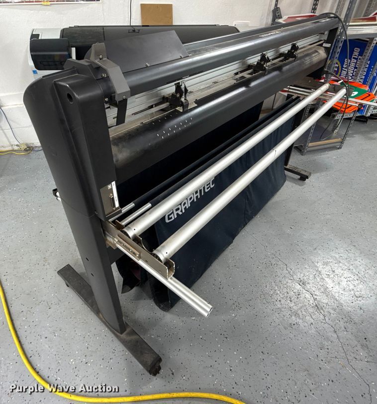 image for item EU5222 Graphtec FC8000-130 cutting plotter