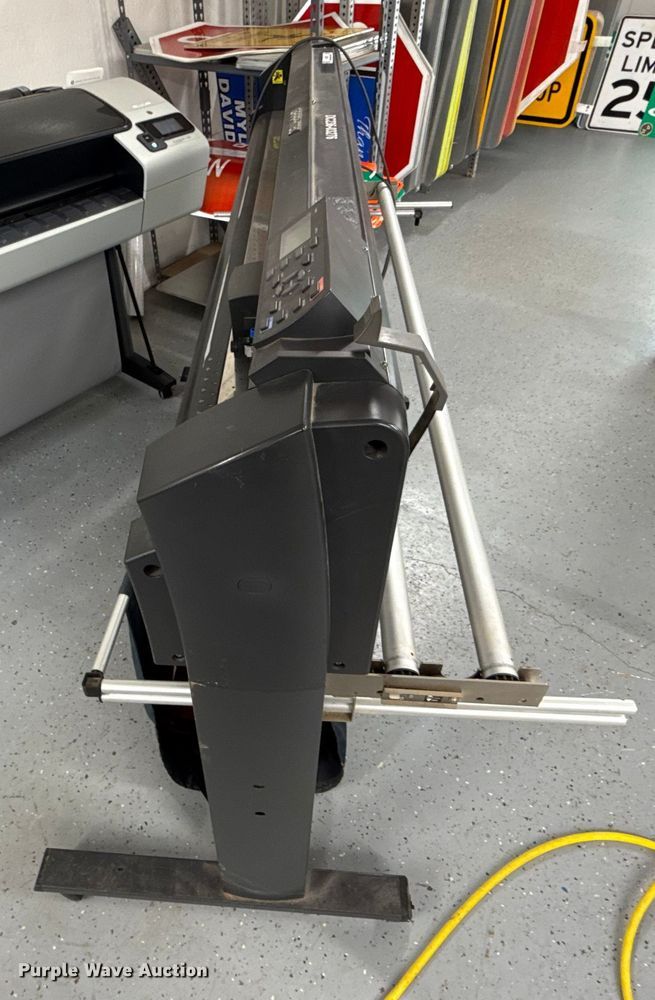 image for item EU5222 Graphtec FC8000-130 cutting plotter