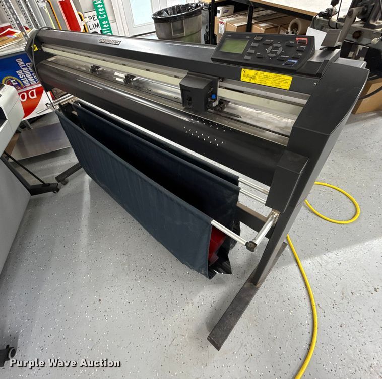 image for item EU5222 Graphtec FC8000-130 cutting plotter