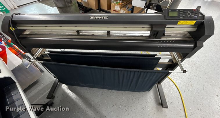 image for item EU5222 Graphtec FC8000-130 cutting plotter