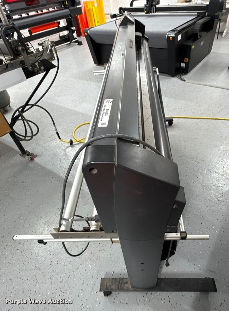 image for item EU5222 Graphtec FC8000-130 cutting plotter