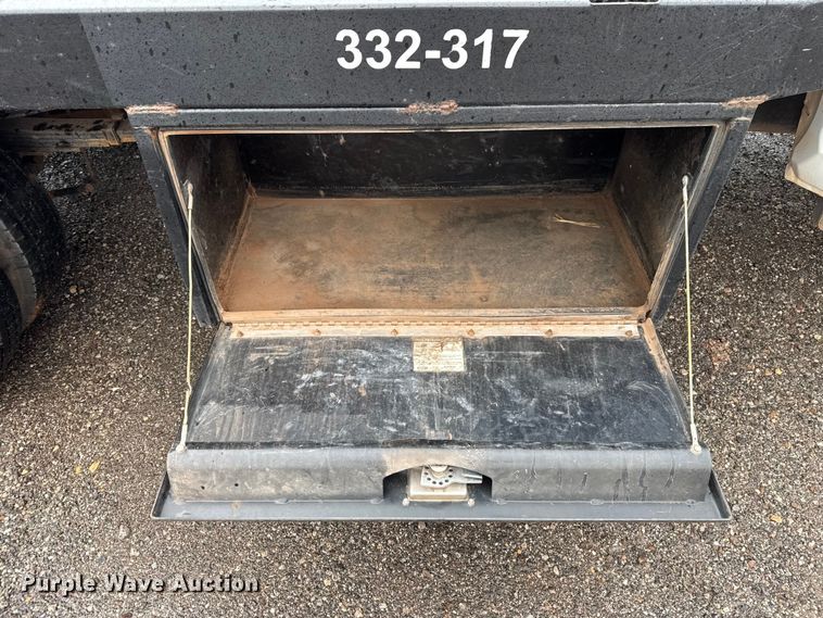 image for item EU5226 2013 Dodge Ram 3500 flatbed pickup truck