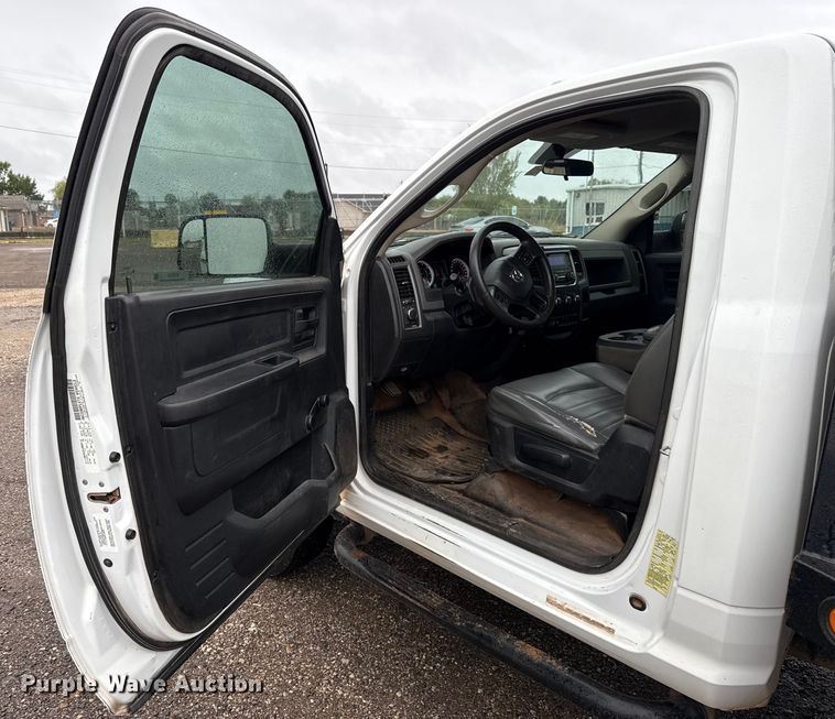 image for item EU5226 2013 Dodge Ram 3500 flatbed pickup truck