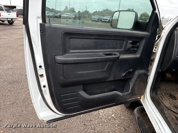 image for item EU5226 2013 Dodge Ram 3500 flatbed pickup truck