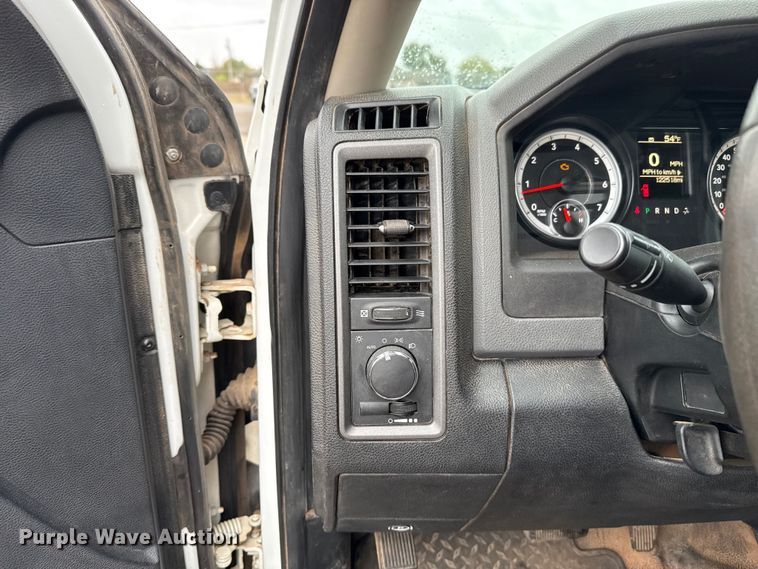 image for item EU5226 2013 Dodge Ram 3500 flatbed pickup truck